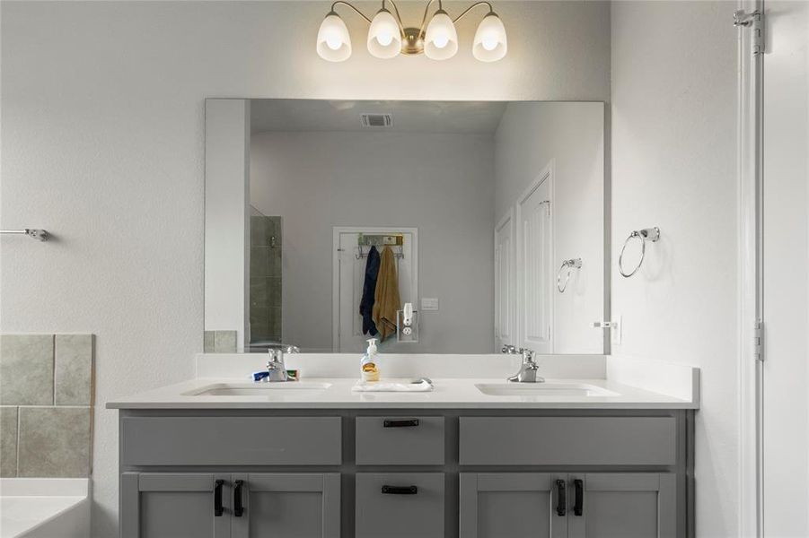 Furnished interior view inside a new home in Saddle Creek, Waco (Image 16).