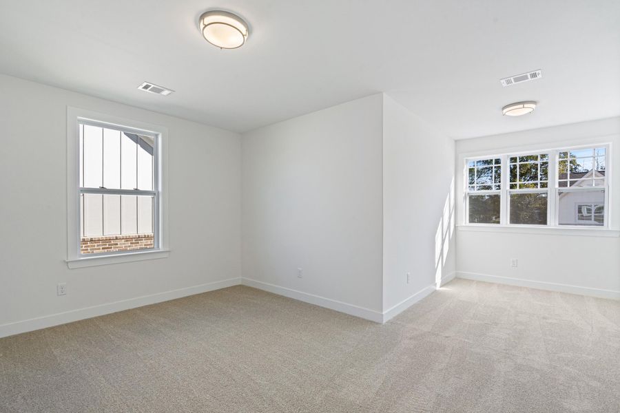 Spacious, unfurnished interior of a new home in Lockwood, Collierville (Image 31).