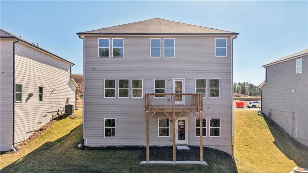 Exterior details and patio area of a home in Ivey Township, Dallas (Image 30).