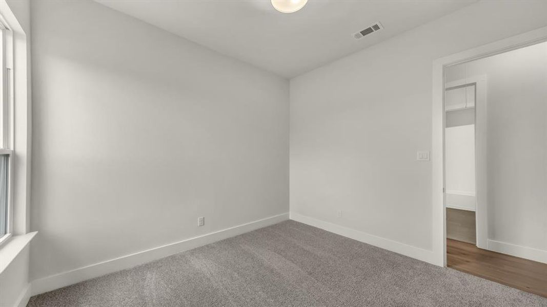 Spacious, unfurnished interior of a new home in Woodland Lakes Estates, Weatherford (Image 27).