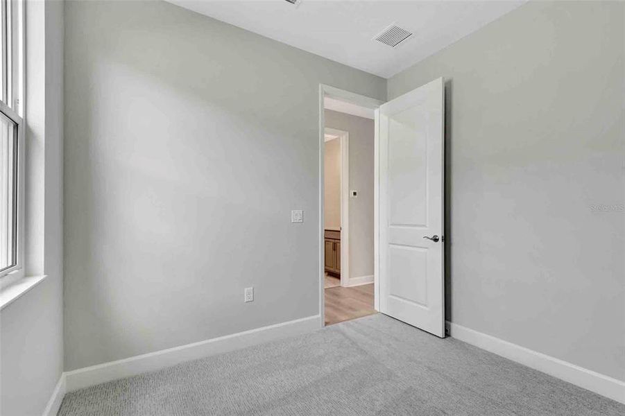 Spacious, unfurnished interior of a new home in Cresswind at Lake Harris, Tavares (Image 34).
