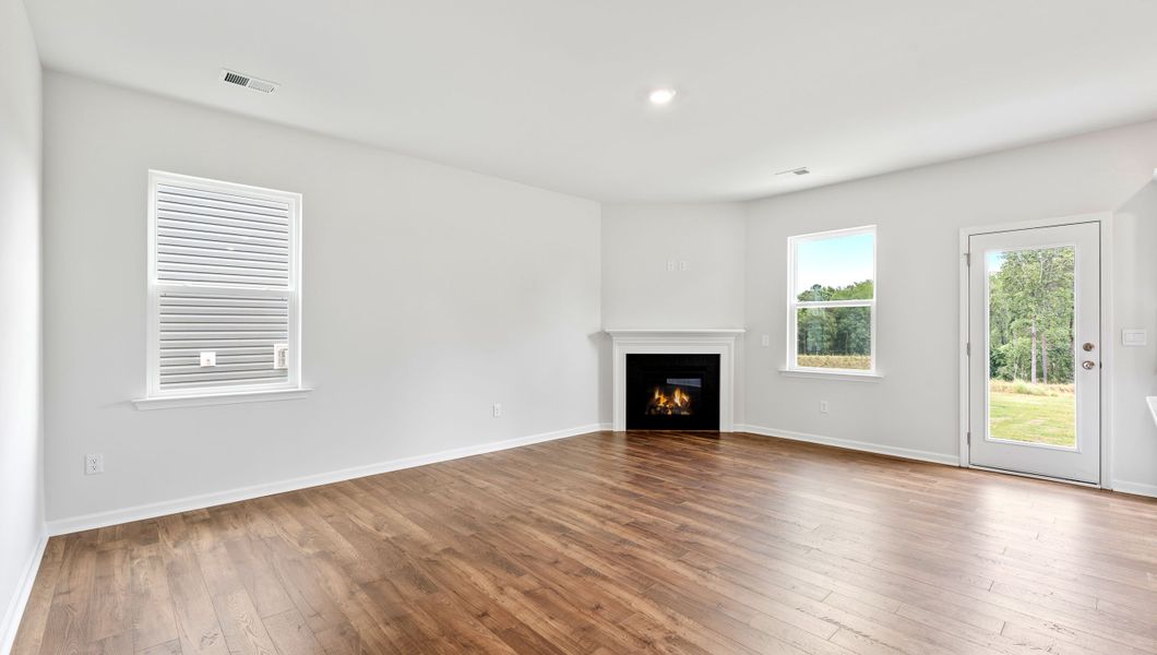 Spacious, unfurnished interior of a new home in Hunters Ridge, Woodruff (Image 17).