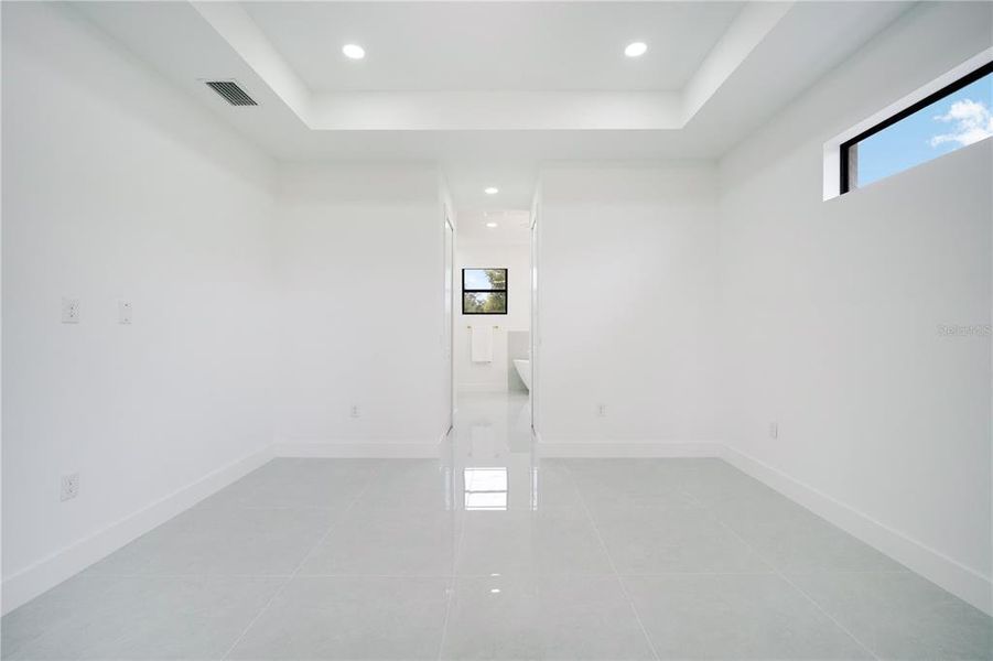Spacious, unfurnished interior of a new home in , Port Charlotte (Image 37).