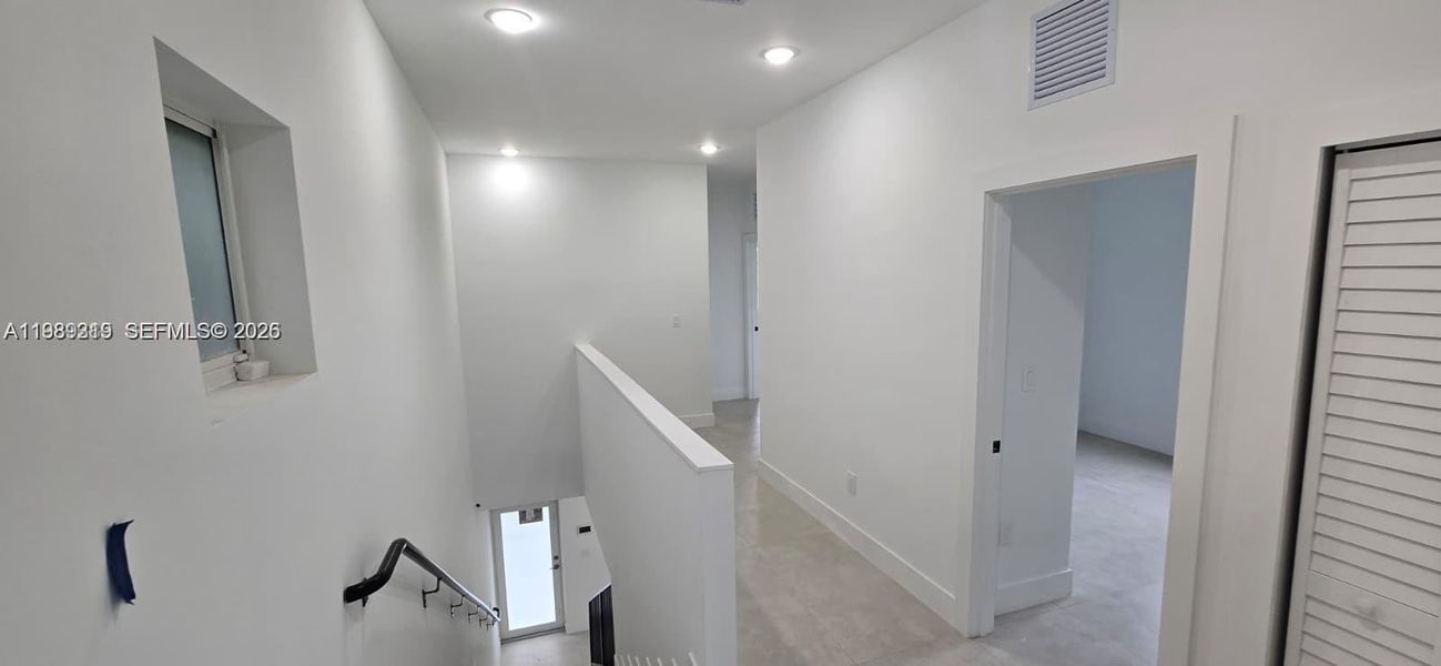 Spacious, unfurnished interior of a new home in , Pompano Beach (Image 10).