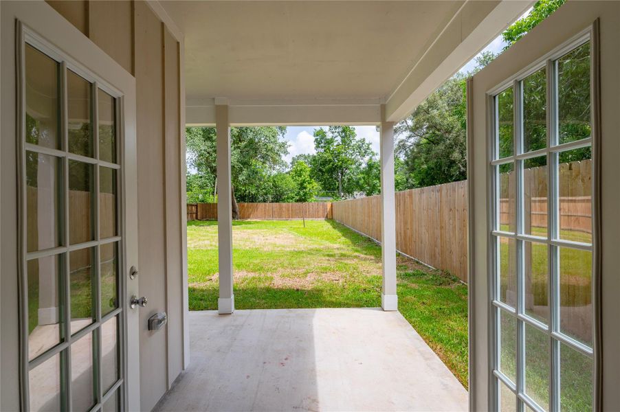Exterior details and patio area of a home in , Alvin (Image 21).