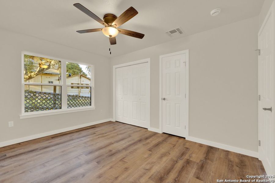 Spacious, unfurnished interior of a new home in , Canyon Lake (Image 33).
