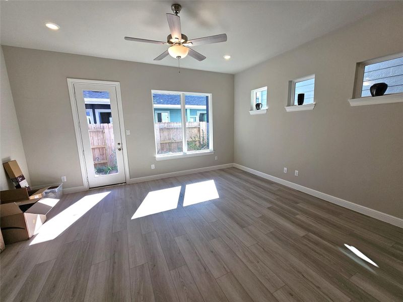 Spacious, unfurnished interior of a new home in Kemah Crossing - Luxe Series, Kemah (Image 25).