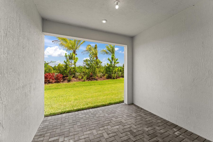 Image 18 of a home in Avila.