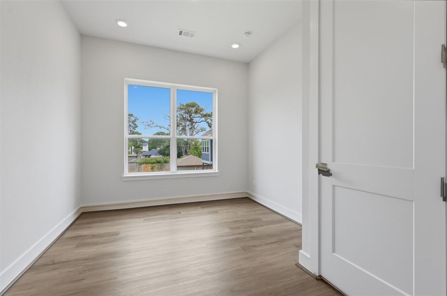 Spacious, unfurnished interior of a new home in , Houston (Image 20).