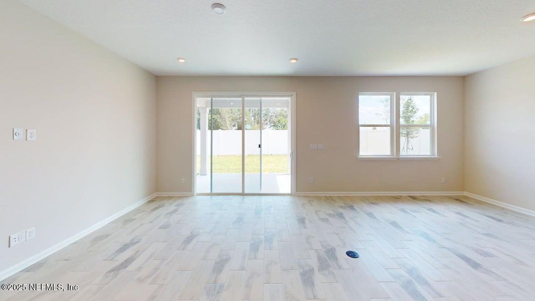 Spacious, unfurnished interior of a new home in Sandridge Hills, Green Cove Springs (Image 12).