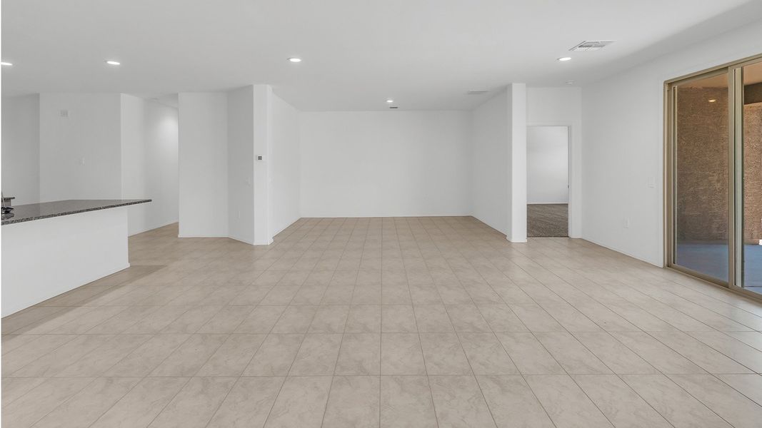 Spacious, unfurnished interior of a new home in Sycamore Vista, Vail (Image 25).