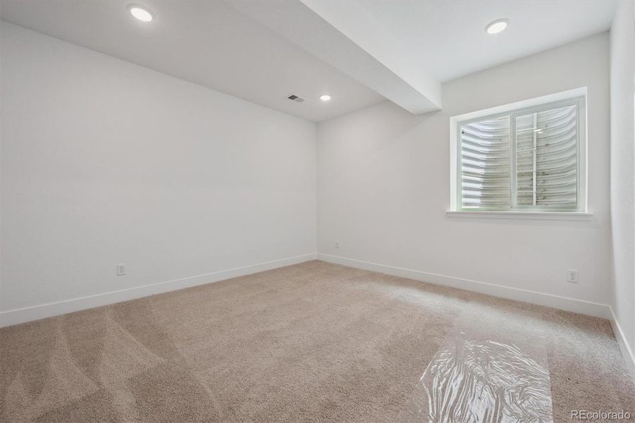 Spacious, unfurnished interior of a new home in The Aurora Highlands, Aurora (Image 10).