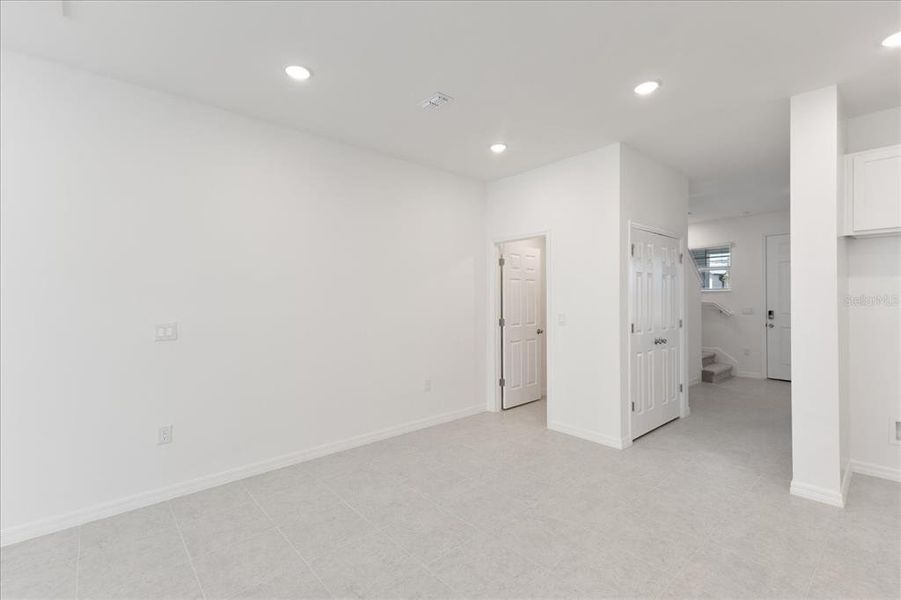 Spacious, unfurnished interior of a new home in The Residences at Emerson Park, Apopka (Image 11).