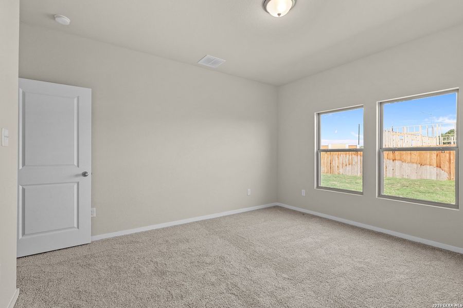 Spacious, unfurnished interior of a new home in Summerlin, San Antonio (Image 34).