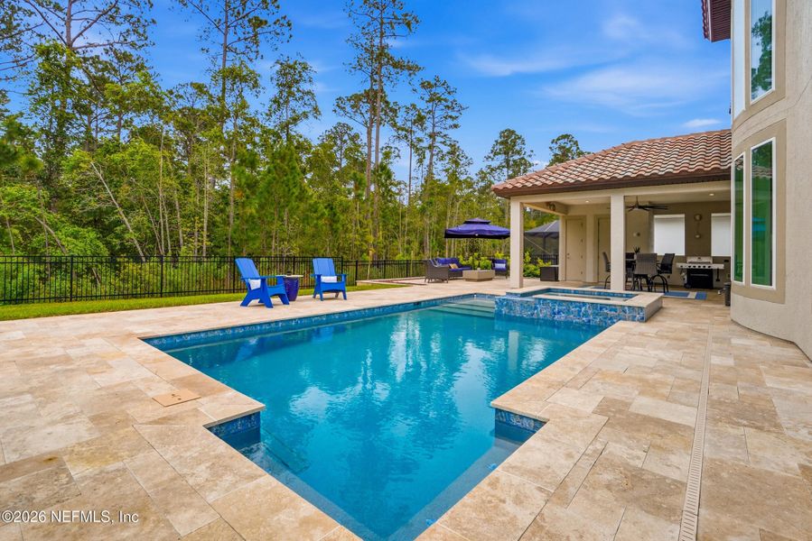 Exterior details and patio area of a home in Tamaya, Jacksonville (Image 3).
