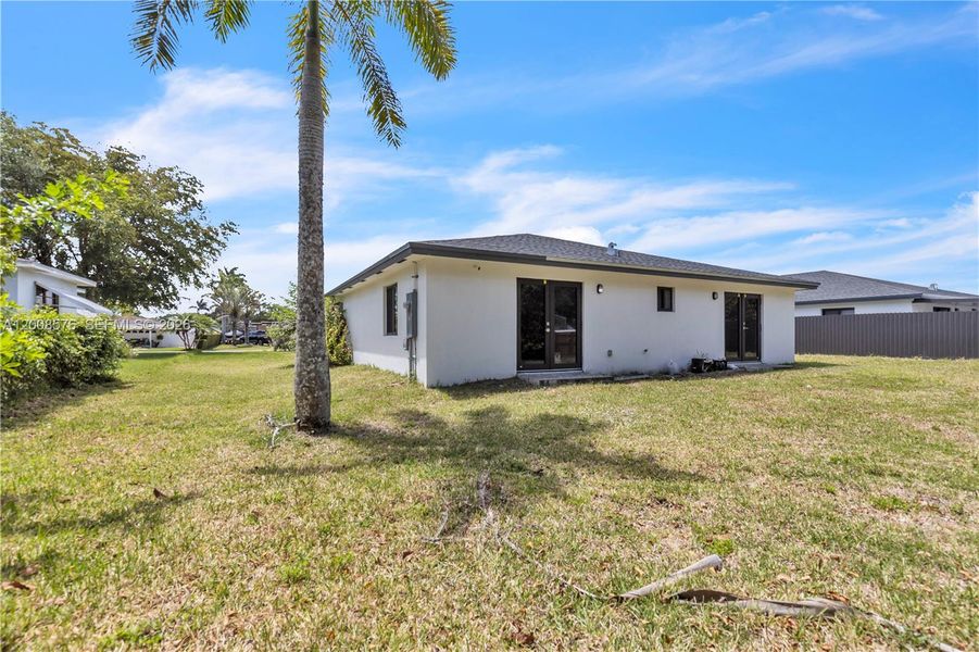 Exterior details and patio area of a home in , Homestead (Image 20).