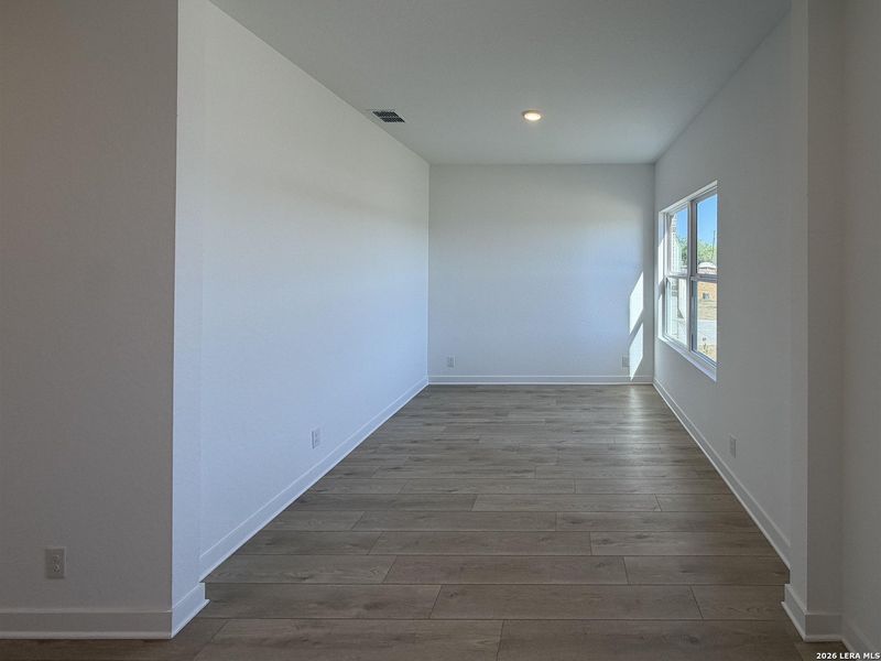 Spacious, unfurnished interior of a new home in Nopal Valley, San Antonio (Image 28).