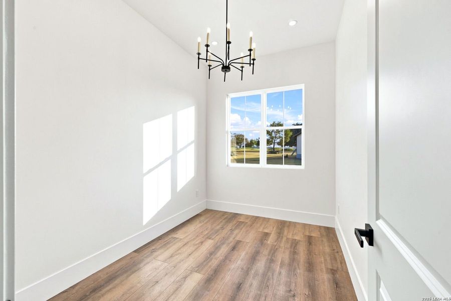 Spacious, unfurnished interior of a new home in , Bandera (Image 26).