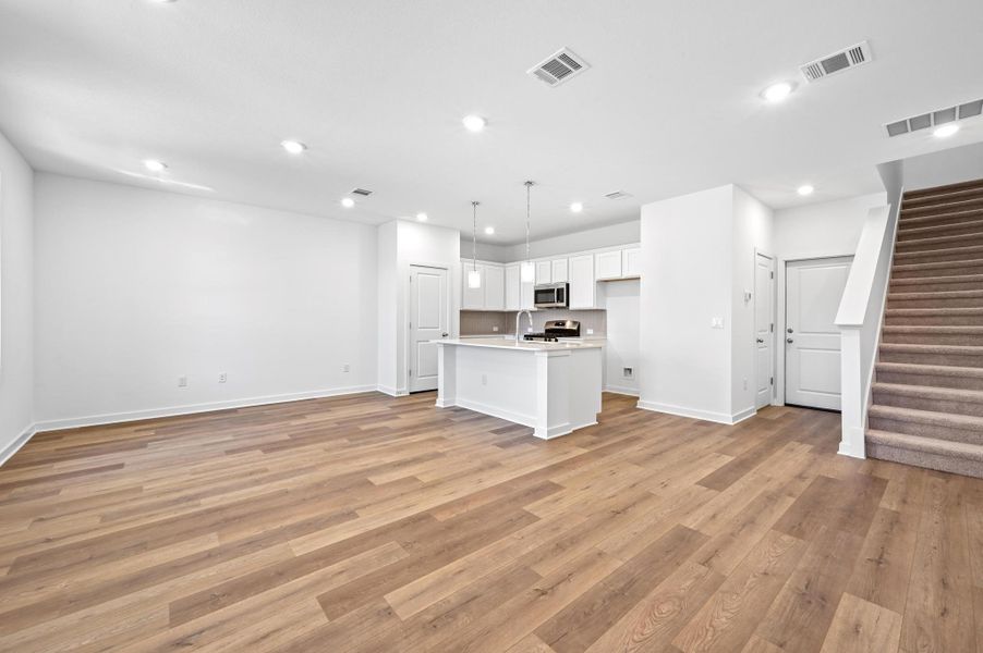 Spacious, unfurnished interior of a new home in , Buda (Image 12).