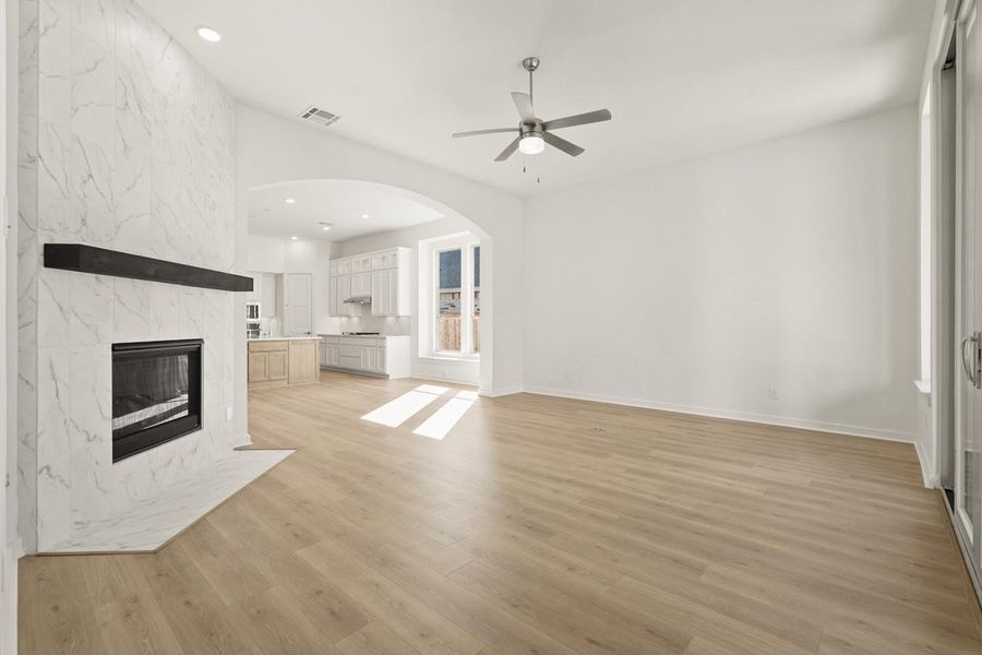 Spacious, unfurnished interior of a new home in Kresston: 55ft. lots, Magnolia (Image 16).