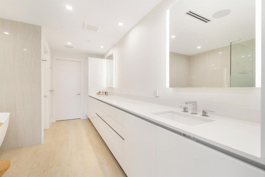 Image 33 of a home in .