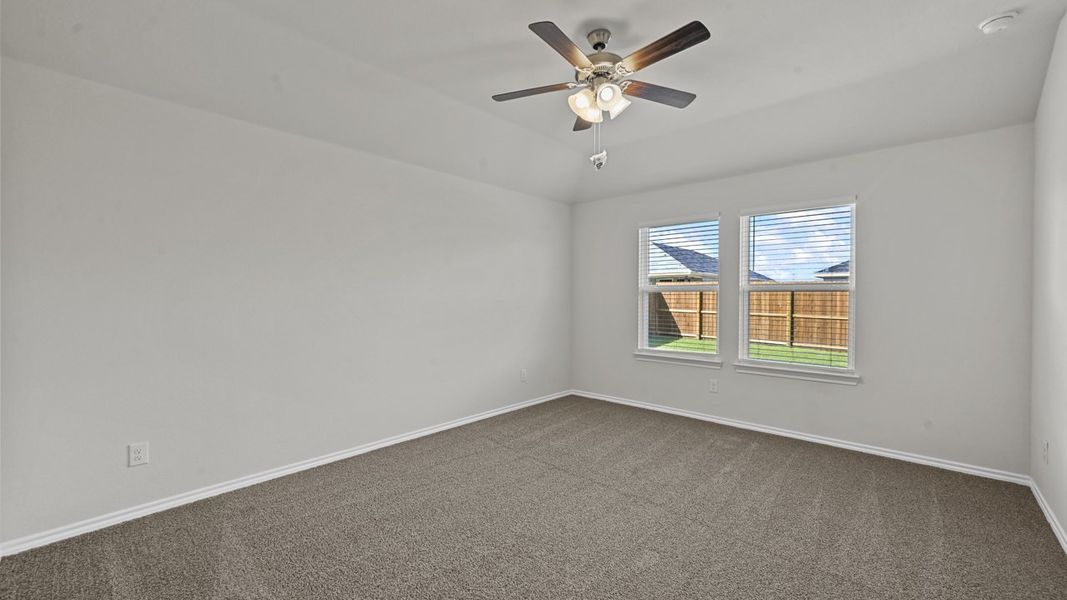 Spacious, unfurnished interior of a new home in Valor Farms, Royse City (Image 31).