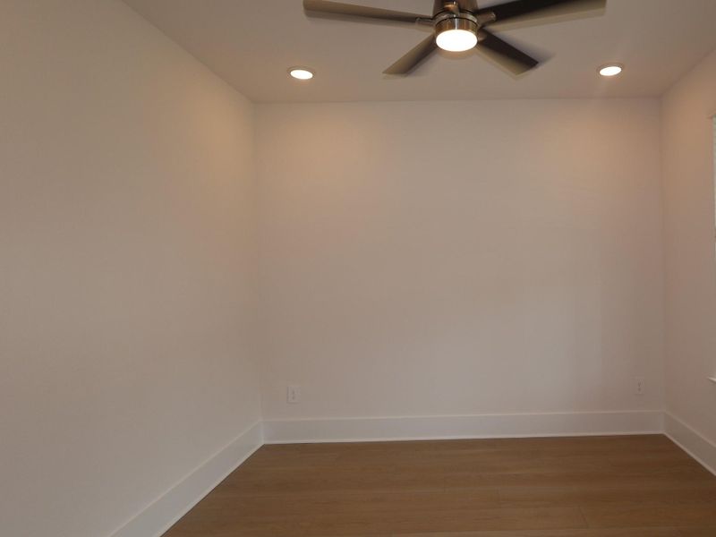 Spacious, unfurnished interior of a new home in Lone Star Landing, Montgomery (Image 20).