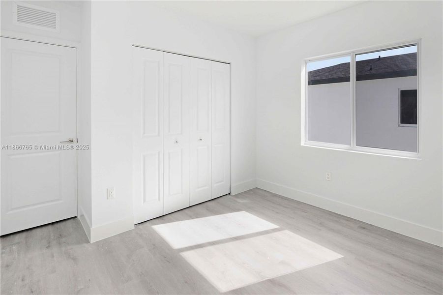 Spacious, unfurnished interior of a new home in , Miami (Image 24).