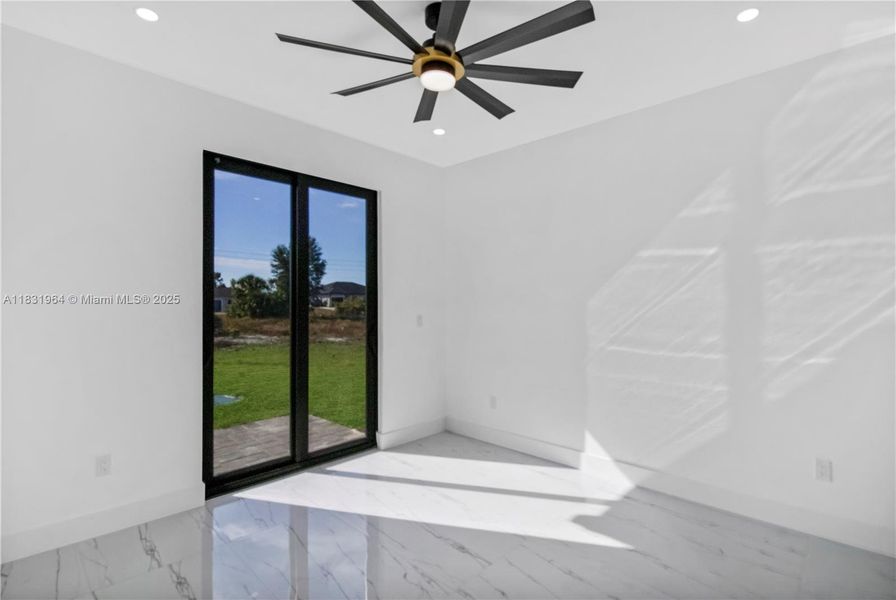 Spacious, unfurnished interior of a new home in , Lehigh Acres (Image 15).