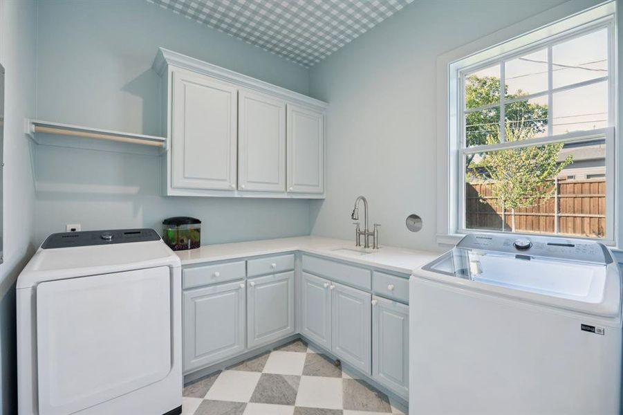 Furnished interior view inside a new home in , Dallas (Image 23).