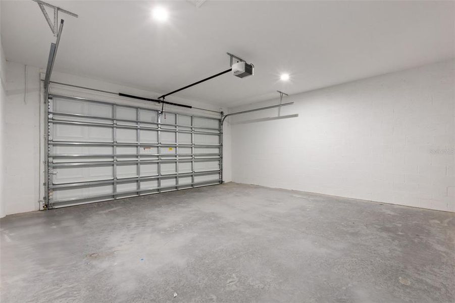 Spacious, unfurnished interior of a new home in , Belleview (Image 28).