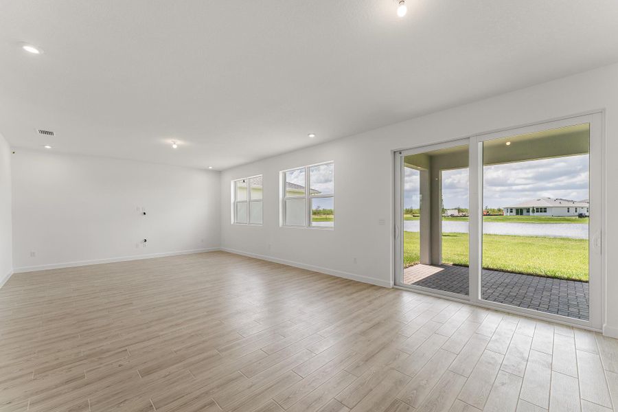 Spacious, unfurnished interior of a new home in Tradition - Cadence, Port St. Lucie (Image 18).