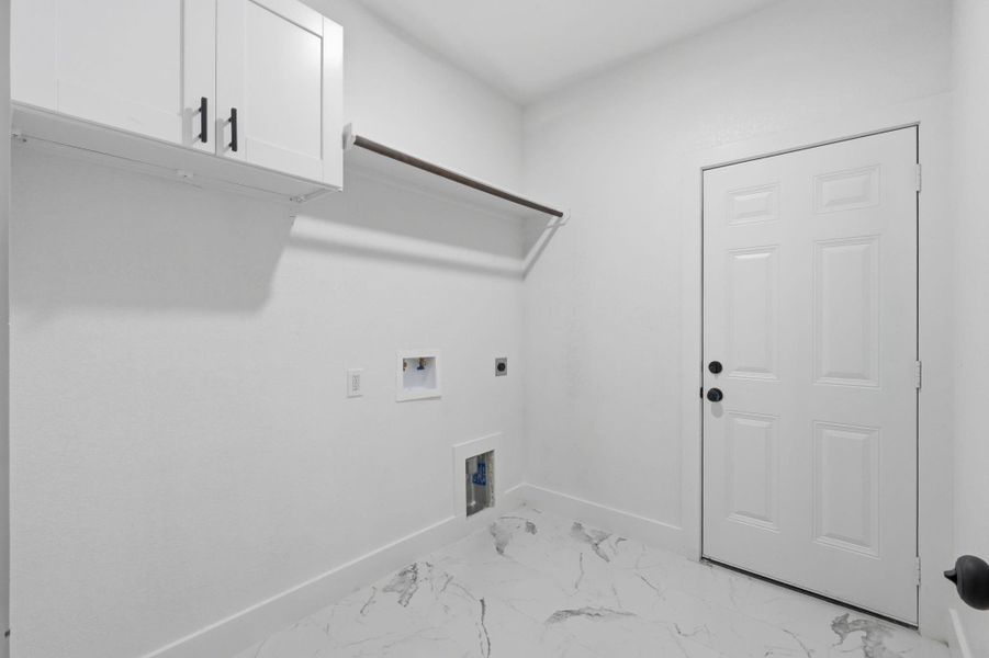 Spacious, unfurnished interior of a new home in , Willis (Image 27).