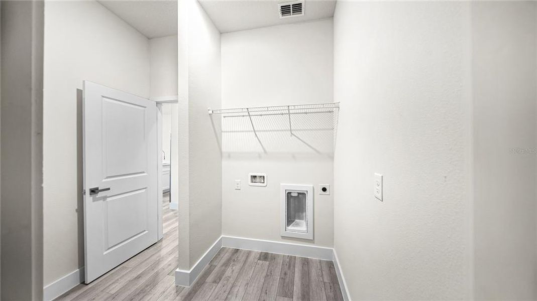 Spacious, unfurnished interior of a new home in , Port Charlotte (Image 26).