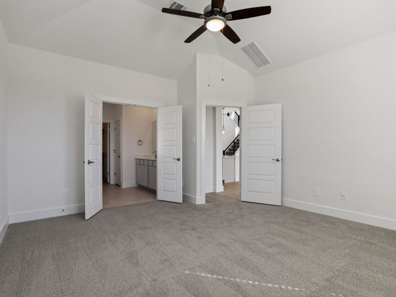 Spacious, unfurnished interior of a new home in Arcadia Ridge - Classic Series, San Antonio (Image 24).