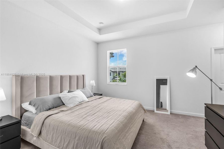 Furnished interior view inside a new home in , Coral Springs (Image 10).