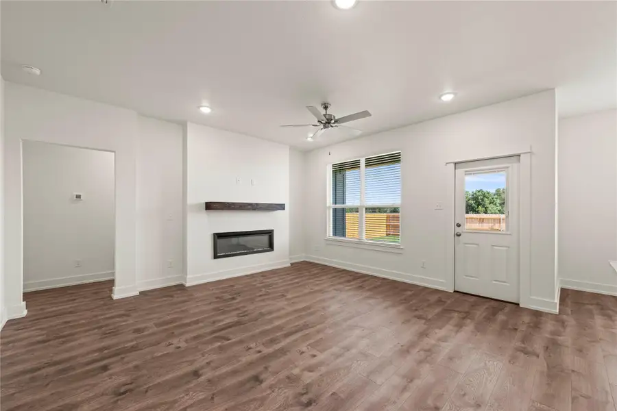 Spacious, unfurnished interior of a new home in Rancho San Gabriel, Georgetown (Image 21).