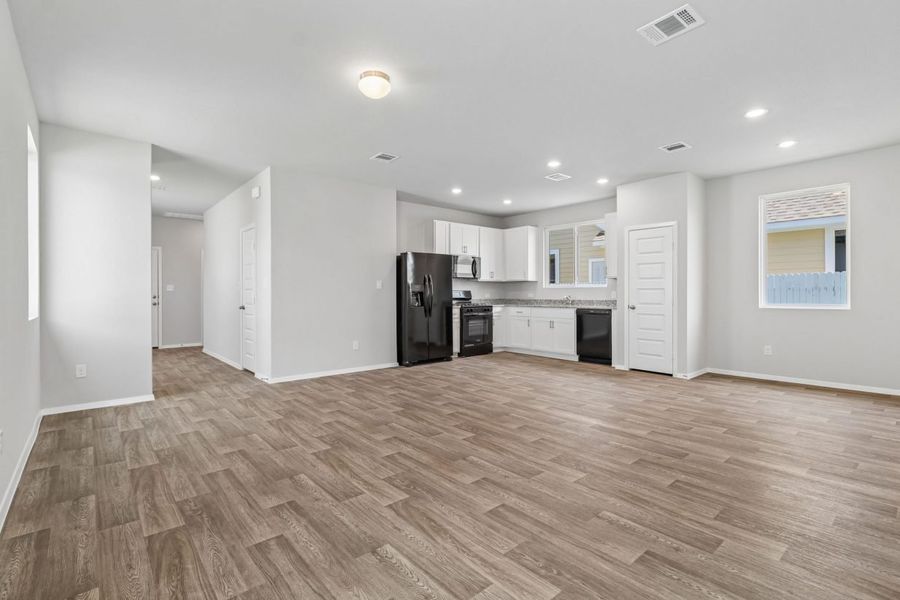 Spacious, unfurnished interior of a new home in Harvest Ridge, Elgin (Image 14). Spacious, unfurnished interior of a new home in Harvest Ridge, Elgin (Image 14).