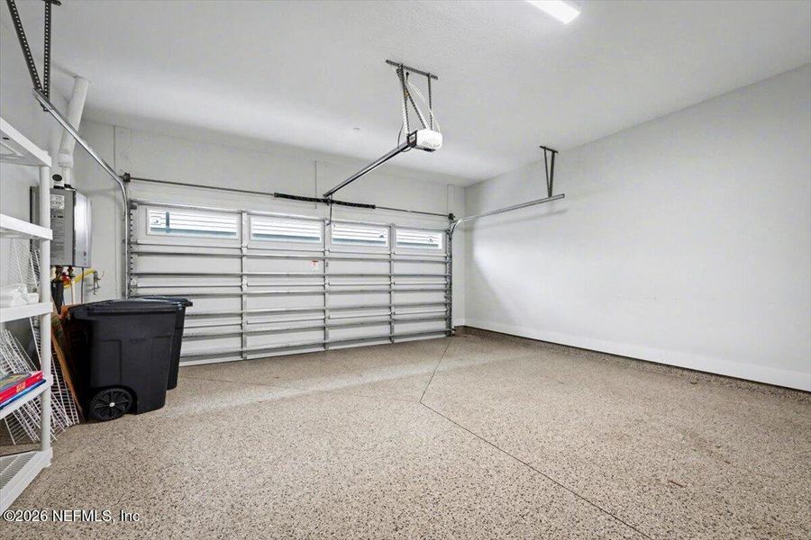 Spacious, unfurnished interior of a new home in , Jacksonville (Image 18).