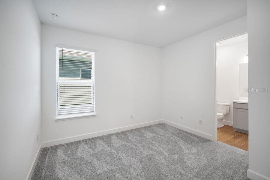 Spacious, unfurnished interior of a new home in Hammock at Two Rivers, Zephyrhills (Image 23).