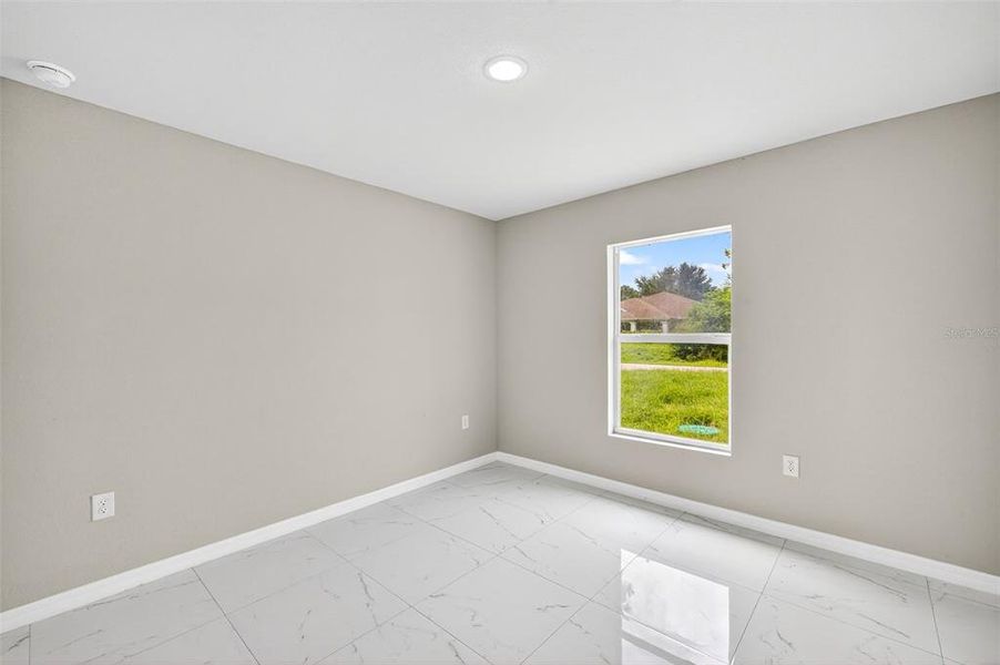 Spacious, unfurnished interior of a new home in , Lehigh Acres (Image 9).