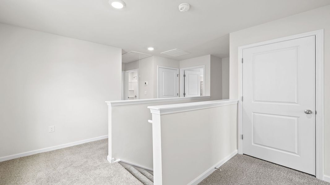 Spacious, unfurnished interior of a new home in Cedar Gap, Fountain Inn (Image 19).