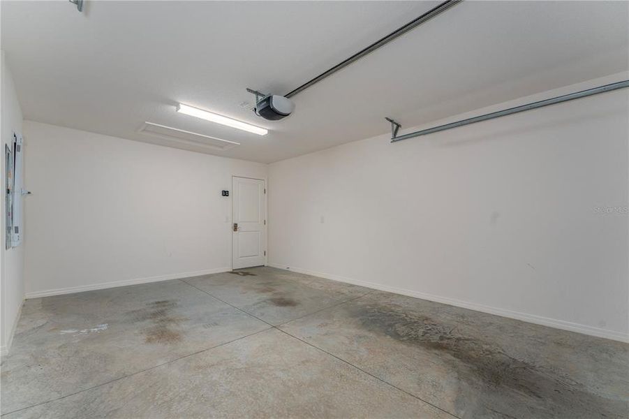Spacious, unfurnished interior of a new home in , The Villages (Image 22).