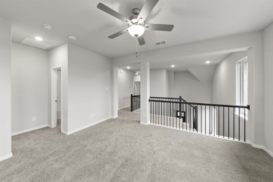 Spacious, unfurnished interior of a new home in Keeneland, Aubrey (Image 34).
