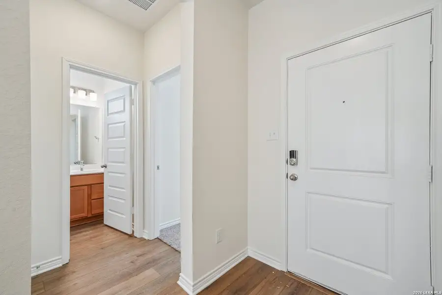 Spacious, unfurnished interior of a new home in , San Antonio (Image 30).