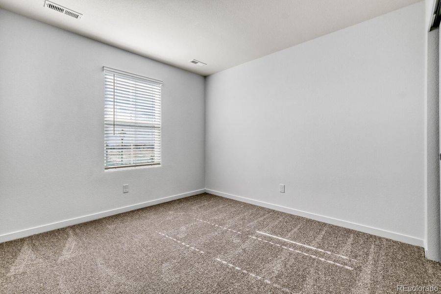 Spacious, unfurnished interior of a new home in Percheron, Colorado Springs (Image 11).