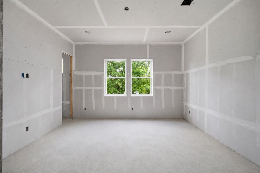Secondary bedroom. Secondary bedroom.