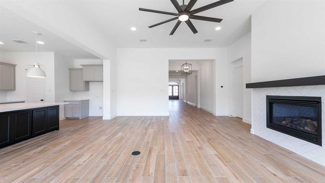 Spacious, unfurnished interior of a new home in Trinity Falls 60', McKinney (Image 15). Spacious, unfurnished interior of a new home in Trinity Falls 60', McKinney (Image 15).