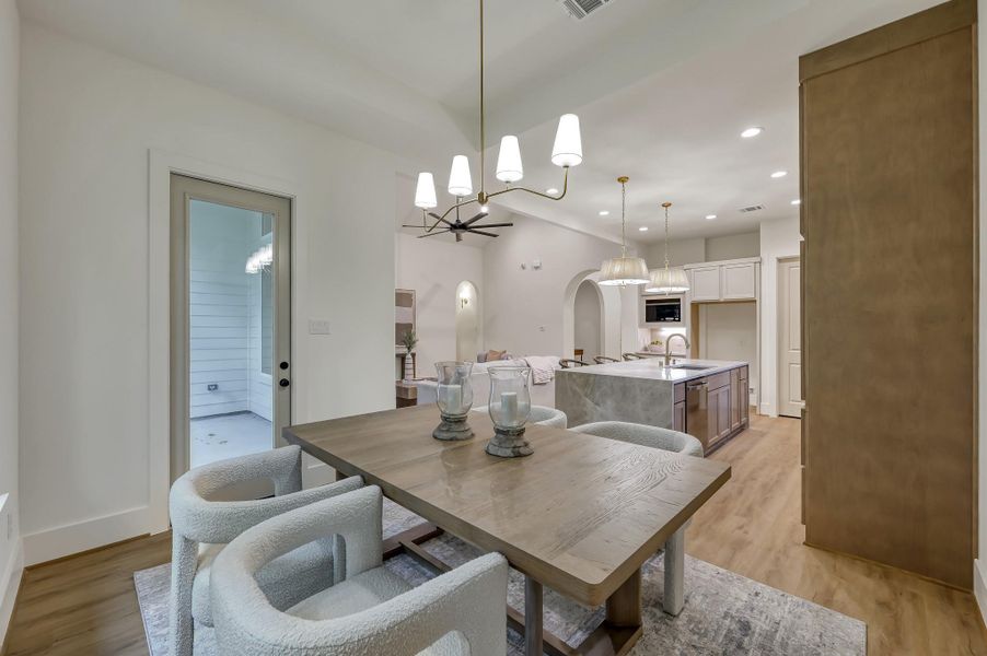 A vew of the breakfast/dining area. A vew of the breakfast/dining area.