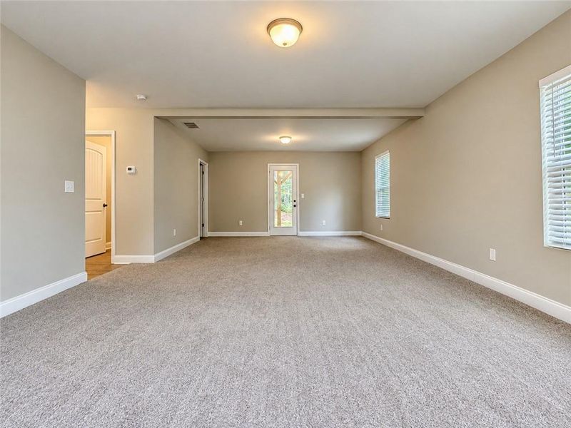 Spacious, unfurnished interior of a new home in , Gainesville (Image 7).